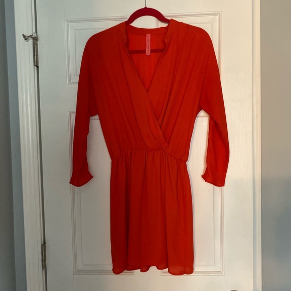 Eight Sixty Coral V Neck Dress - Picture 3 of 5